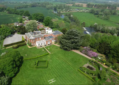 Dovecliff Hall Hotel - ที่มีบาร์