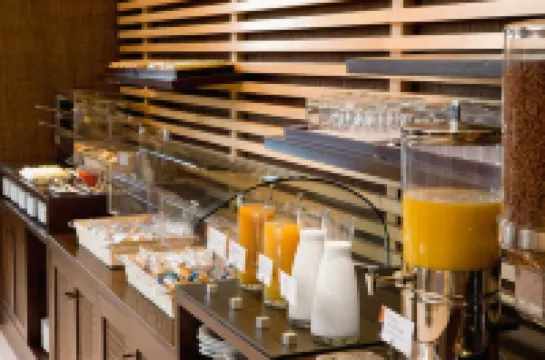 VTZ オルス ファクトリー ホテル - パーキング ムイ エコノミコ