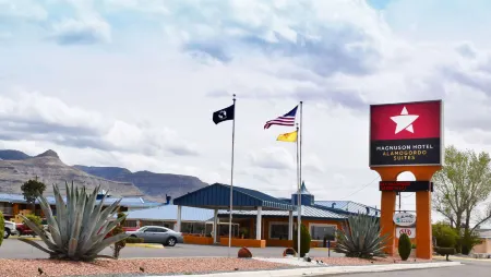 The Classic Desert Aire Hotel Отели рядом с достопримечательностью «Парк Вашингтон»