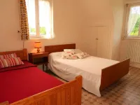 Les Genêts Hotels in Plomeur