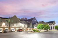 AmericInn by Wyndham Iron Mountain Hotels in Breitung Township