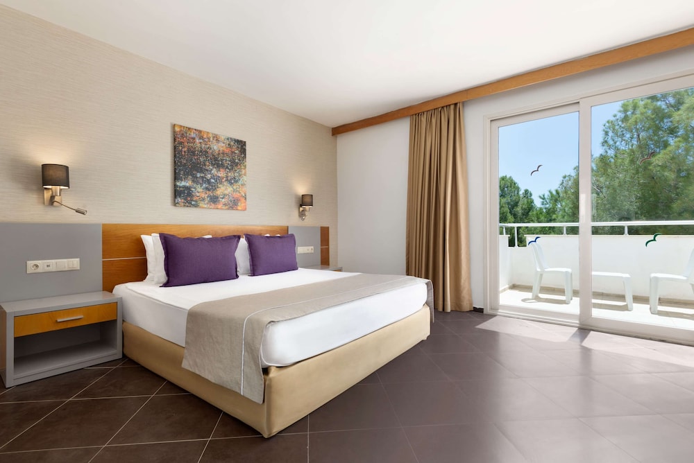 Mavi Kumsal Hotel (La Quinta by Wyndham Bodrum)