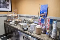 俾斯麥西北歡朋酒店 - 早餐