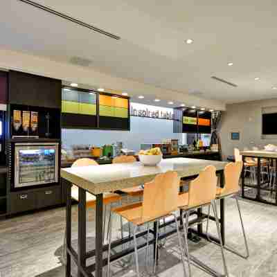 Home2 Suites by Hilton  Charles Town Dining/Meeting Rooms