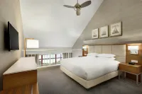 DoubleTree Suites by Hilton Hotel Boston - Cambridge Hotels in der Nähe von Museum of Bad Art
