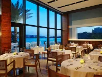 Waterstone Resort & Marina Boca Raton, Curio Collection by Hilton - sarapan
