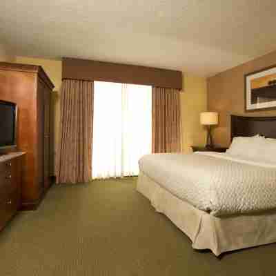 Embassy Suites by Hilton Tulsa I-44 Rooms