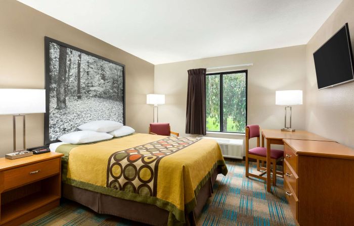 Super 8 by Wyndham Hannibal
