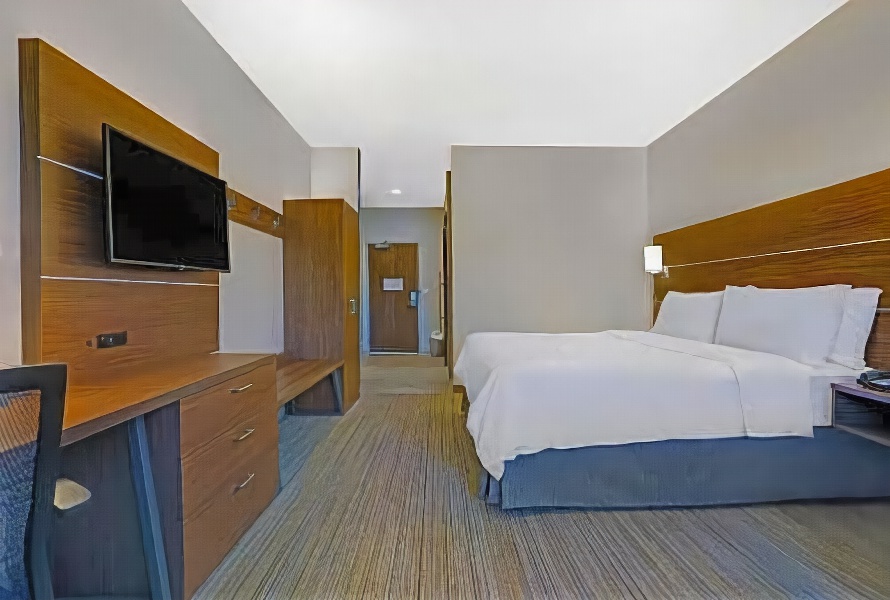 Holiday Inn Express & Suites Lenexa - Overland Park Area, an Ihg Hotel