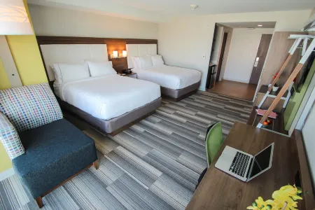 Holiday Inn Express & Suites Miami Airport East