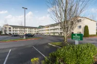 HomeTowne Studios Seattle - Kent/ des Moines Hotels in Federal Way