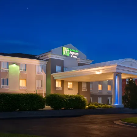 Holiday Inn Express & Suites Lawrence by IHG