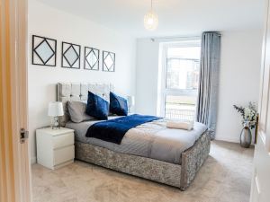 Luxury & Cosy New Build 2-Bed Apartment in Chatham