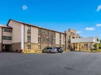 Quality Inn Hotels near Watt Powell Stadium