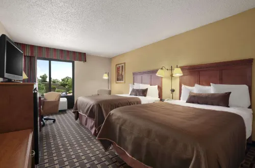 Baymont by Wyndham Lewisville - Parkering