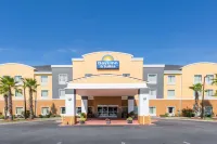 Days Inn & Suites by Wyndham Savannah North I-95 Hotels in Port Wentworth