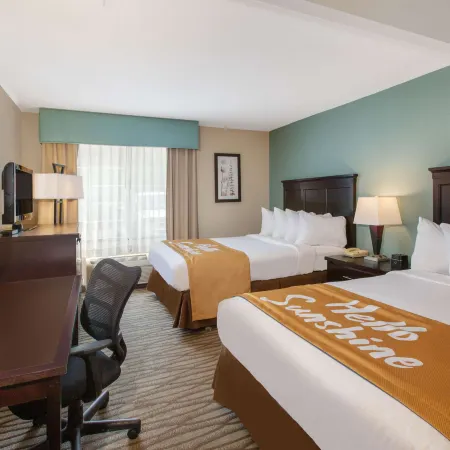 Days Inn by Wyndham Petoskey Отели в г. Петоски