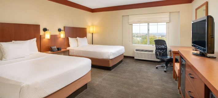 La Quinta Inn & Suites by Wyndham Atlanta Ballpark/Galleria Hotels in Cobb County