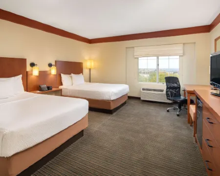 La Quinta Inn & Suites by Wyndham Atlanta Ballpark/Galleria コブのホテル