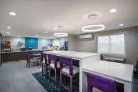 La Quinta Inn & Suites by Wyndham Roanoke Salem Hotels in Salem