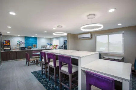 La Quinta Inn & Suites by Wyndham Roanoke Salem