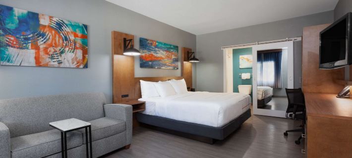 La Quinta Inn & Suites by Wyndham Ft. Myers-Sanibel Gateway Hotels in Lee County