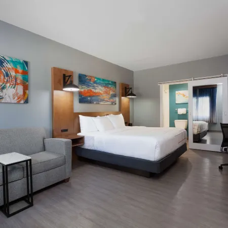 La Quinta Inn & Suites by Wyndham Ft. Myers-Sanibel Gateway