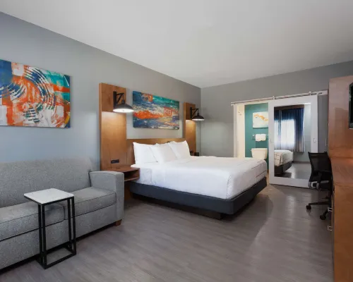 La Quinta Inn & Suites by Wyndham Ft. Myers-Sanibel Gateway Hotels in Lee County