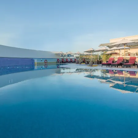 Sunday Hotel Holiday International Dubai Отели рядом с достопримечательностью «Торговый центр BurJuman»