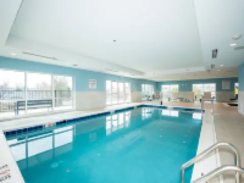 ホリデイ イン エクスプレス & スイーツ シャーロッツビル by IHG シャーロッツヴィルのホテル