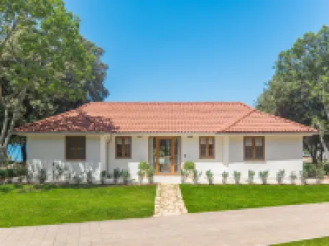 Luxury Beachside Villa Porto Bus