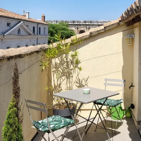 La Dolce Vita Nimoise Terrasse 100 M des Arenes