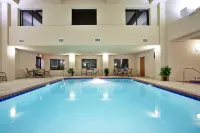 Holiday Inn Express & Suites LEWISBURG by IHG - piscina