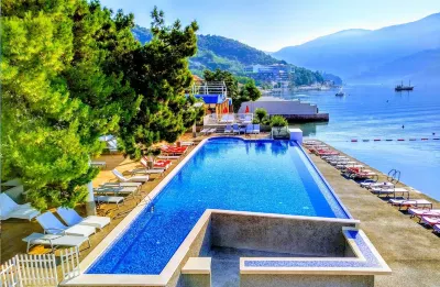Carine Hotel Delfin