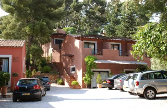 卡西斯花園 - 免費停車 & 加熱泳池