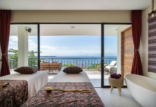 아디와나 와르나칼리 리조트