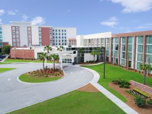 DoubleTree by Hilton Hotel and Suites Charleston Airport