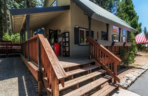 棘手的松樹小屋家庭旅館