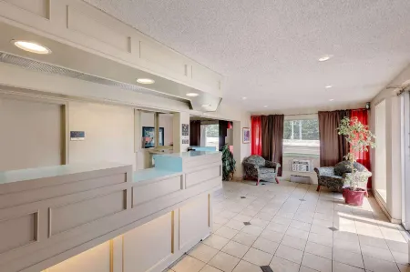 Metro Inn Отели рядом с достопримечательностью «Taylor Institute for Teaching and Learning»