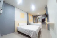 The Room Hotel Kamphaengphet2 Hotel dekat Wat Wang Yang Wanaram