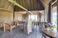 RedDoorz at Omah Kayu Homestay Yogyakarta Отели в г. Sewon
