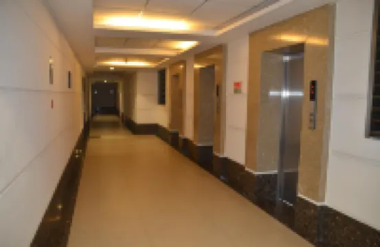 中庭-標誌酒店 拉亞吉里亞酒店