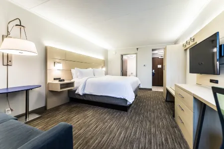 Holiday Inn Express FLINT-CAMPUS AREA by IHG Отели рядом с достопримечательностью «Phi Delta Theta Fraternity»