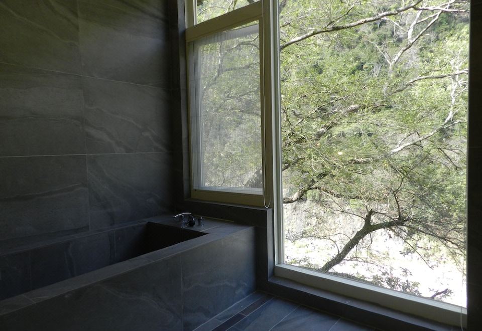 2. 밍가오 핫 스프..