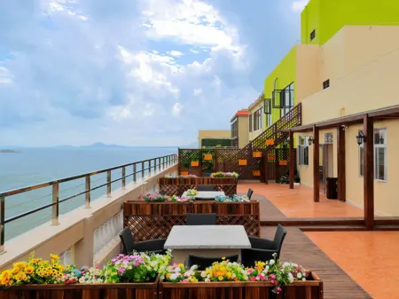 Vienna Hotel (Yangxi Moon Bay) Отели в г. Янси