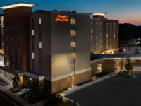 Hampton Inn and Suites Tallahassee Capitol - University Hotels near Bragg Stadium