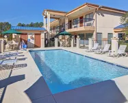 Quality Inn Marshall - Pool