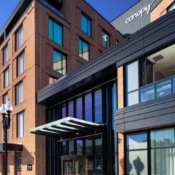 Canopy by Hilton Boston Downtown Отели рядом с достопримечательностью «Фанеил Холл Маркетплас»