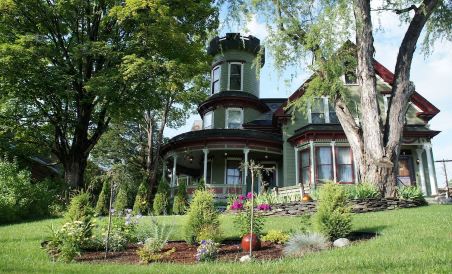 Maplecroft Bed & Breakfast - Housity