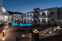 Cyano Hotel - Pools